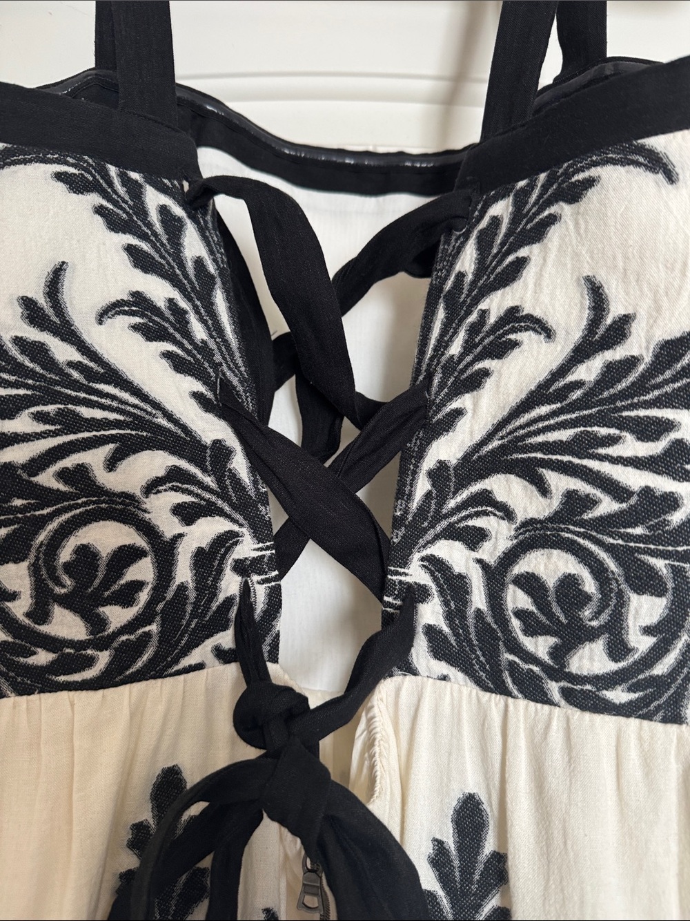 Alice + Olivia White Tiered Maxi Dress with Corset Back - Never worn size 12 - Picture 5 of 8